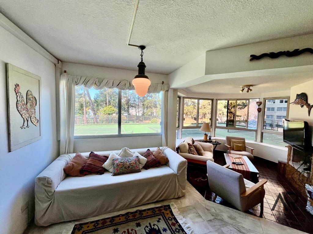 Apartamento en venta c/ cochera en Cantegril
