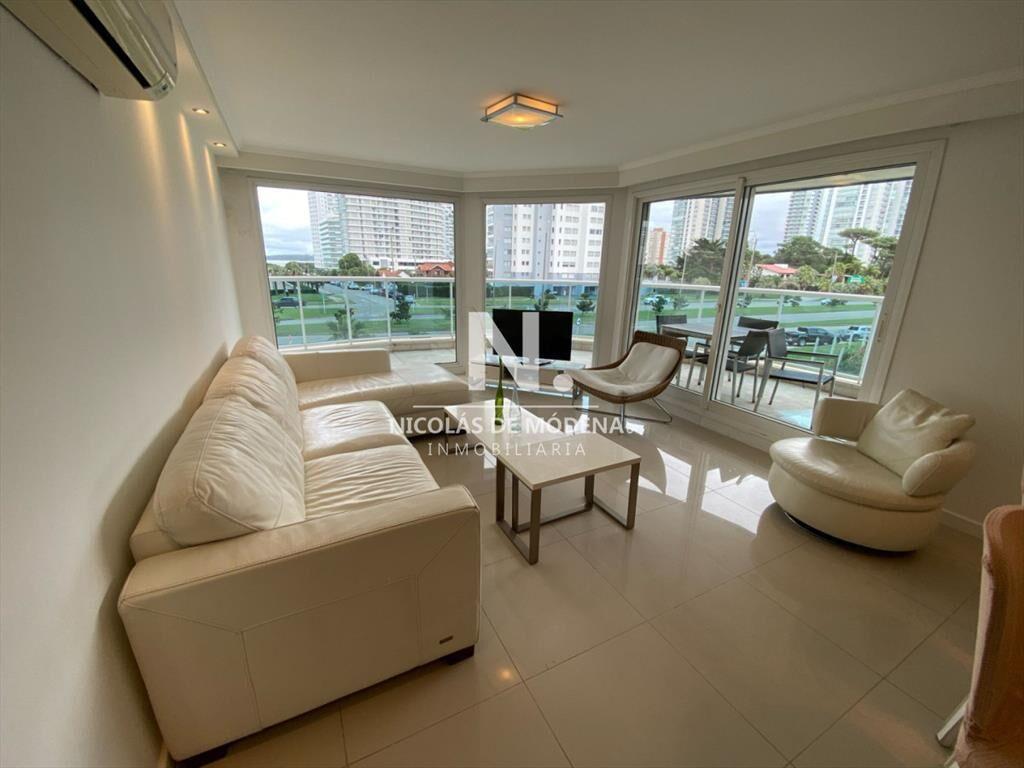 Apartamento de 3 dormitorios en Venta en Playa -