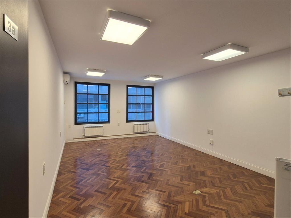 VENTA - OFICINA - CON RENTA O PARA OCUPAR- CENTRO 18 DE JUL