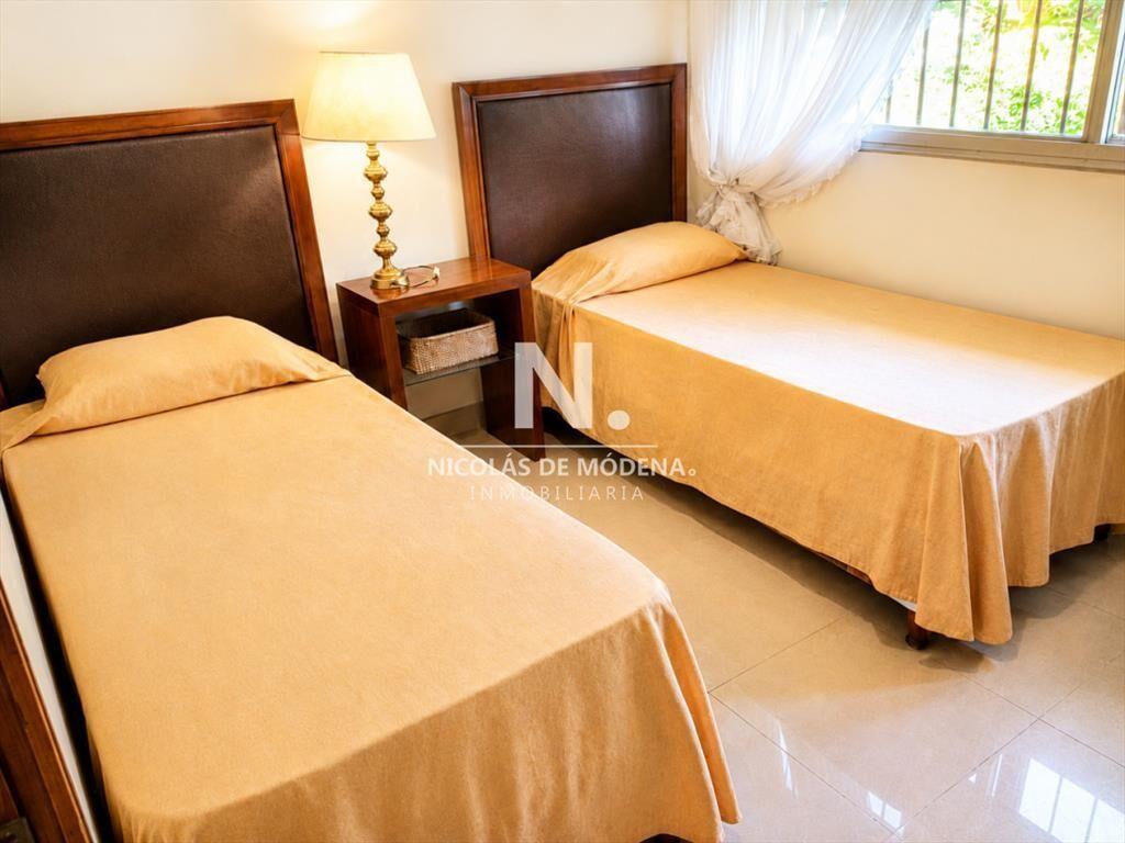 Espectacular chalet en zona residencial proximo a