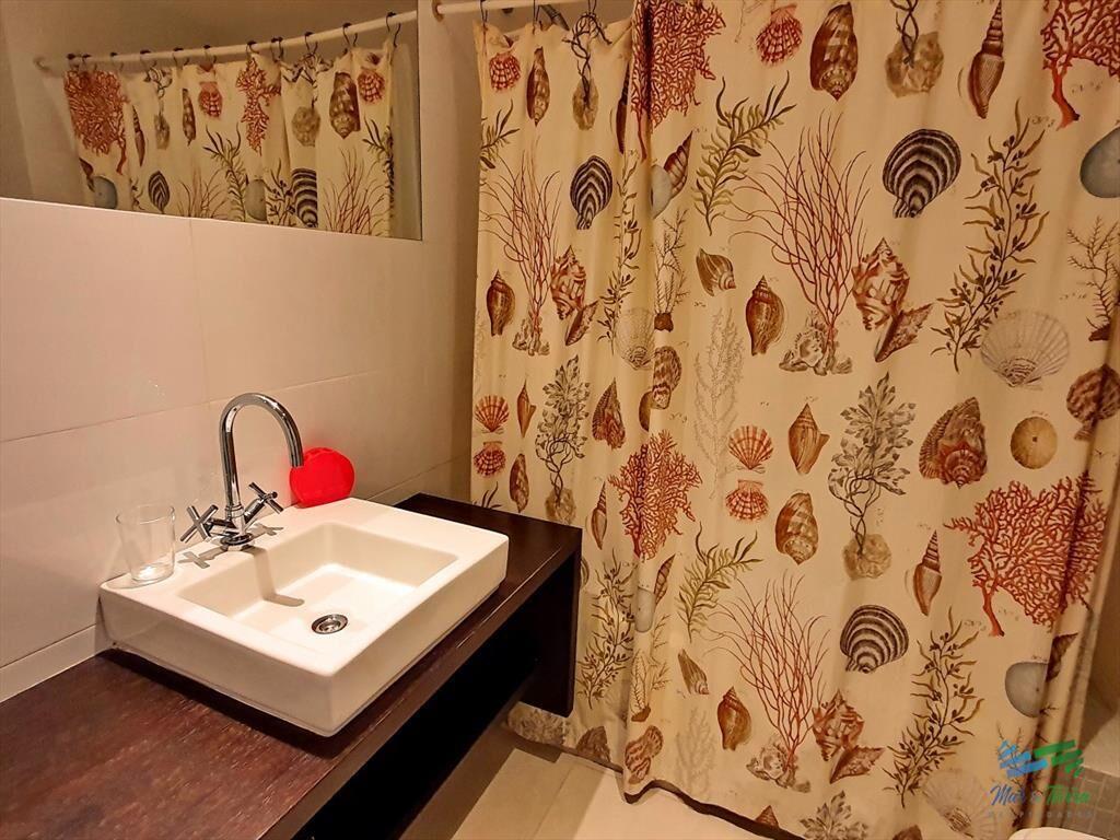 Vendo apartamento de 3 dormitorios y 3 baños.