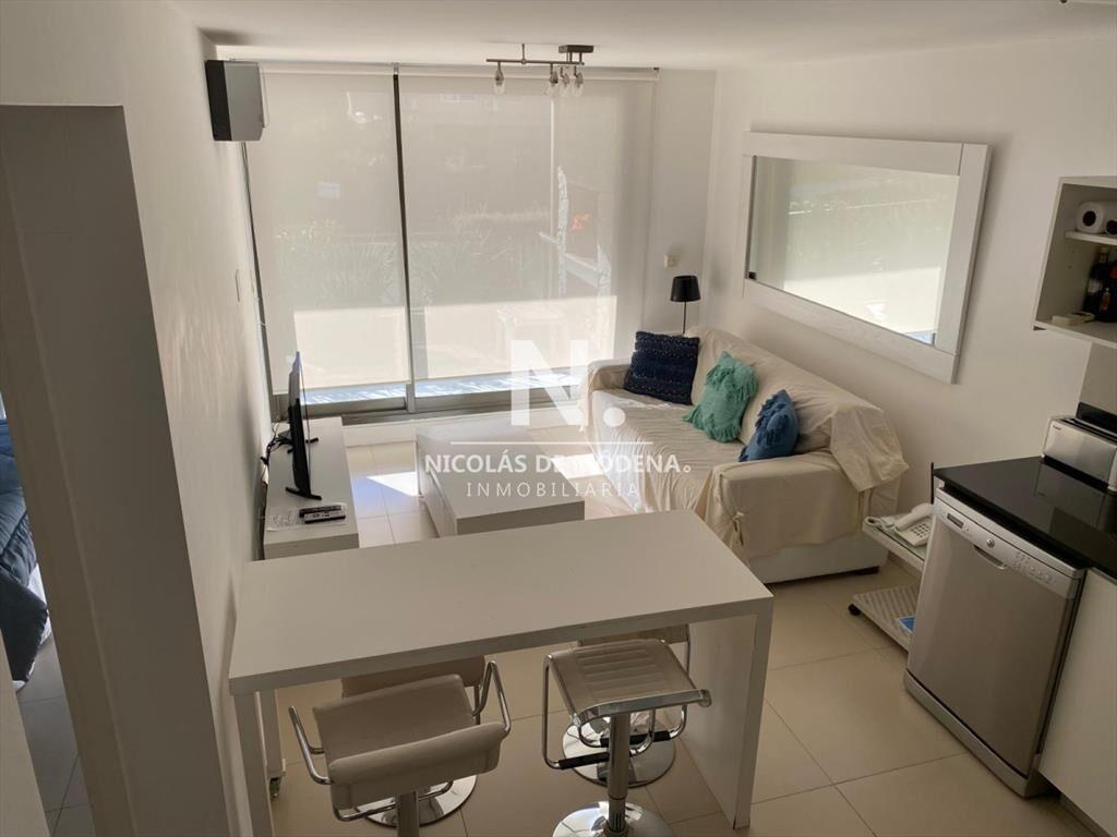 Apartamento con parrillero propio en venta en del