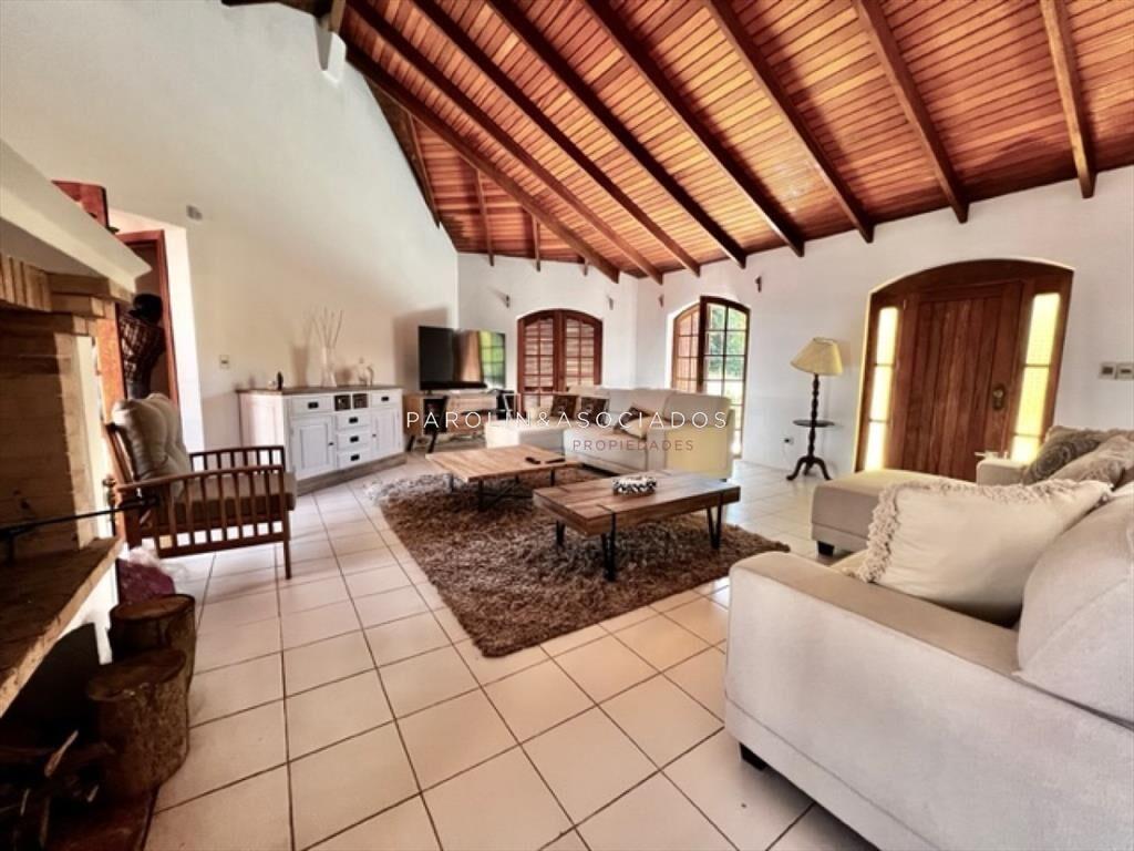 CASA EN VENTA 4 DORMITORIOS BEVERLY HILLS PUNTA