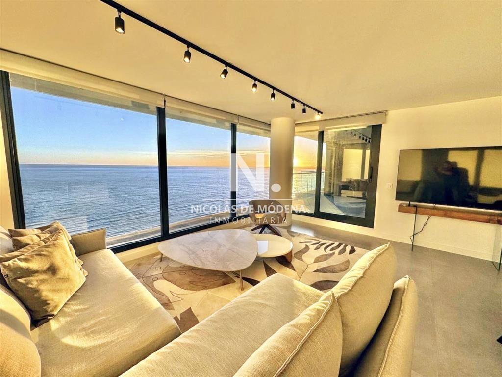 Apartamento frente al mar en Playa Mansa   ? del