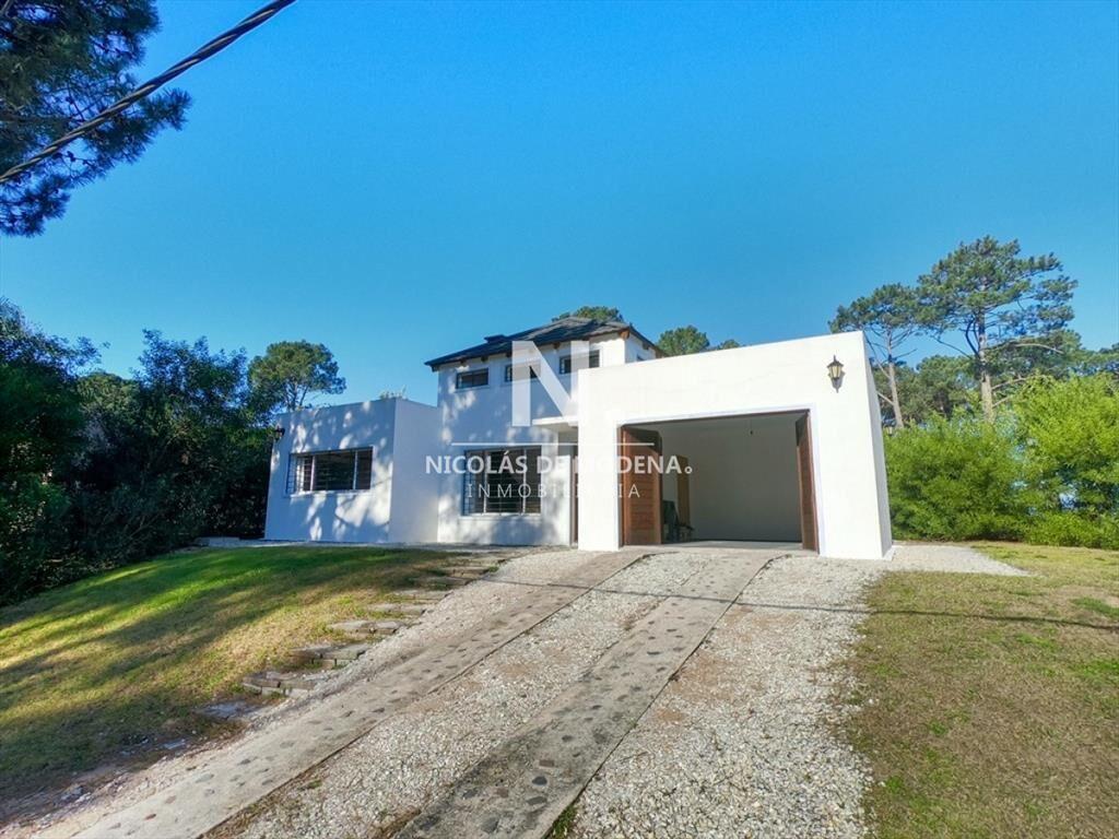 En venta casa en Club del Lago de 3 dormitorios