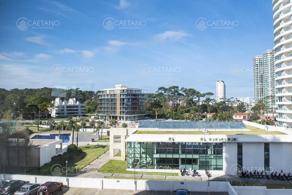 Vende apartamento de 3 dormitorios en Mansa, Punta del Este
