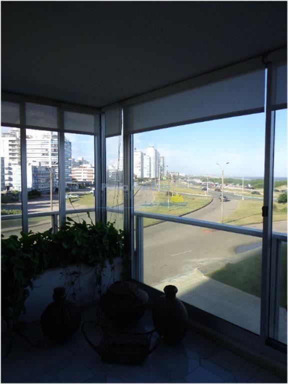 Apartamento de 3 dormitorios Frente al mar , del