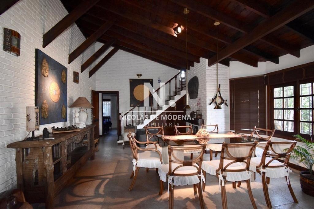 Casa en Playa Mansa de Cuatro Dormitorios en Alquiler Punta