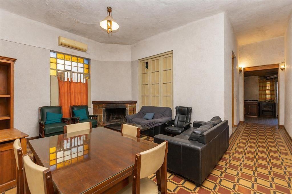 Venta Casa con amplio terreno de 743 m2 frente 21 mts.