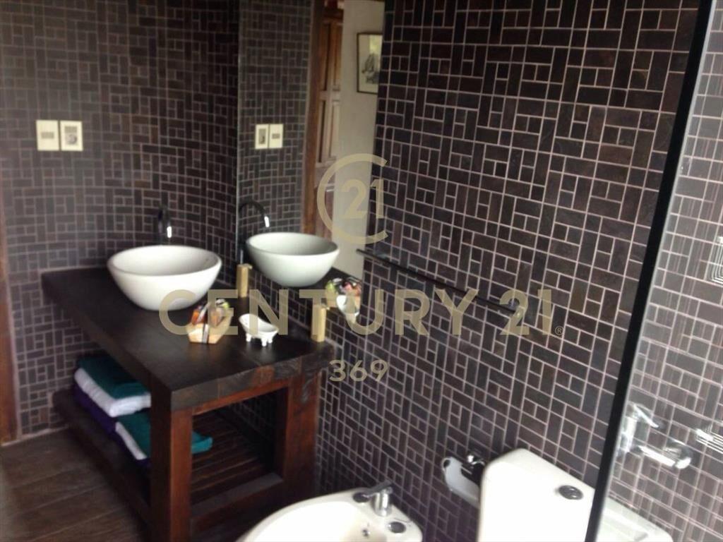 CASAa en Villa Serrana, con estufa a leña y balcón - FINA...