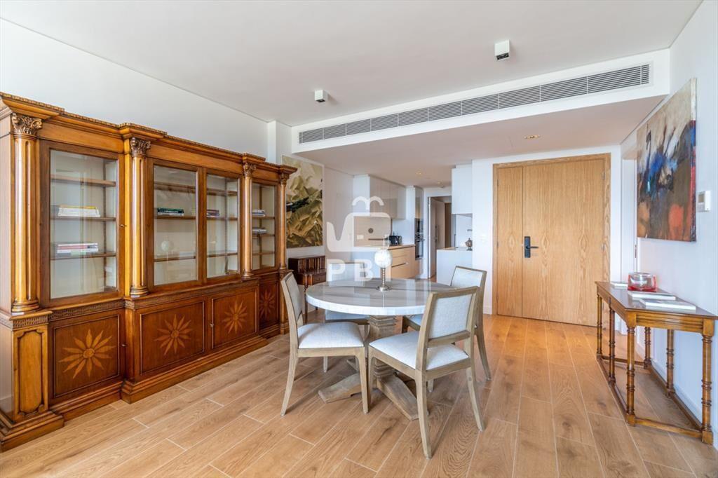 Elegancia Moderna en la Exclusiva Torre Trump - -