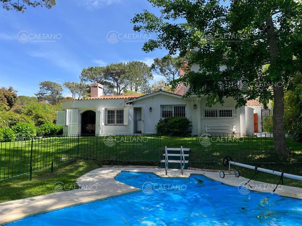 Gran casa estilo tradicional de 4 dormitorios en venta en P