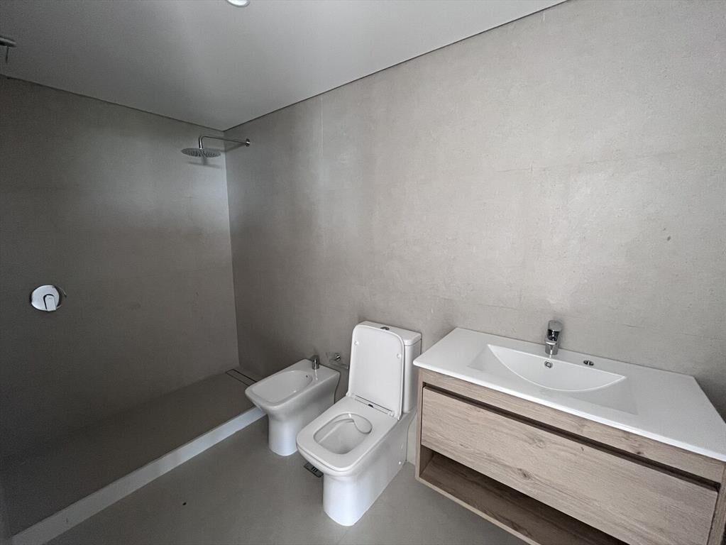 APARTAMENTO A ESTRENAR SOBRE RAMBLA COSTANERA