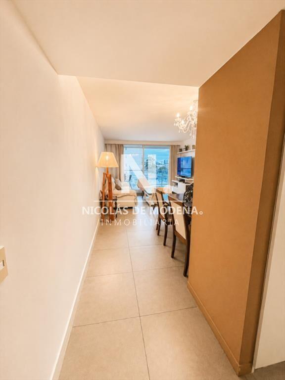 Vende apartamento de 1 dormitorio y medio en del