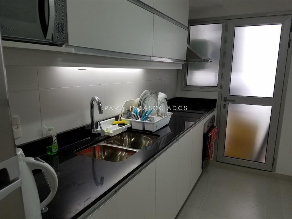 Apartamento en venta en piso alto en edificio del