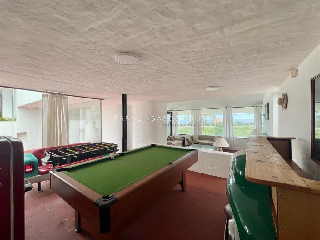 Casa en venta sobre la ruta, frente al mar Punta