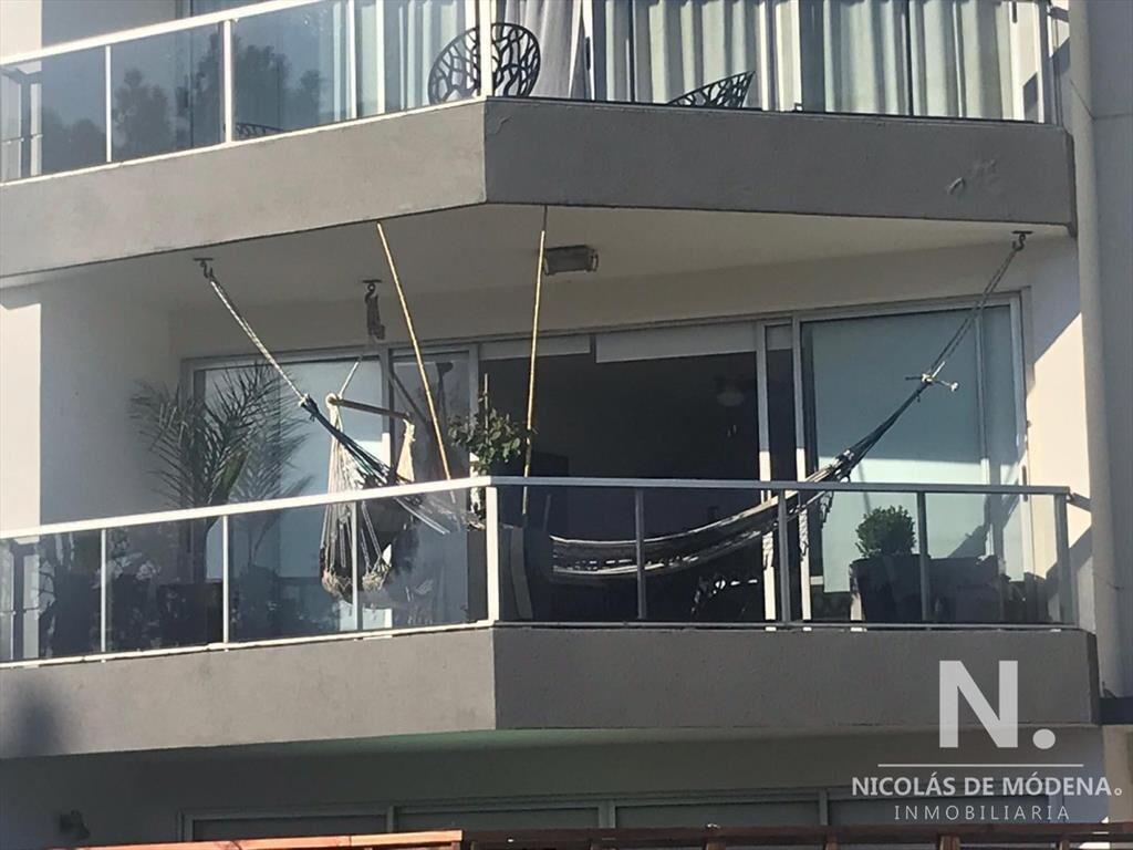 Apto. en Edificio con muy buenos servicios!
