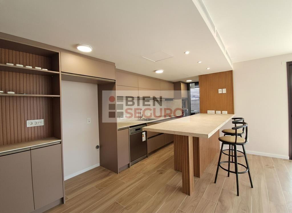 Penthouse de 3 dormitorios en alquiler en Carrasco Norte. C