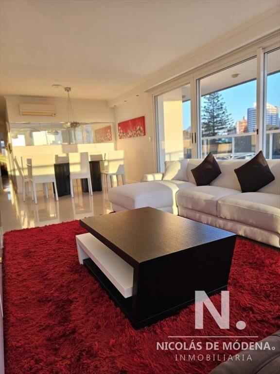 Apartamento en venta de 3 dormitorios en Punta del Este