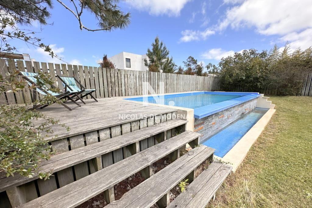Casa en alquiler 4 dormitorios con piscina en La Barra