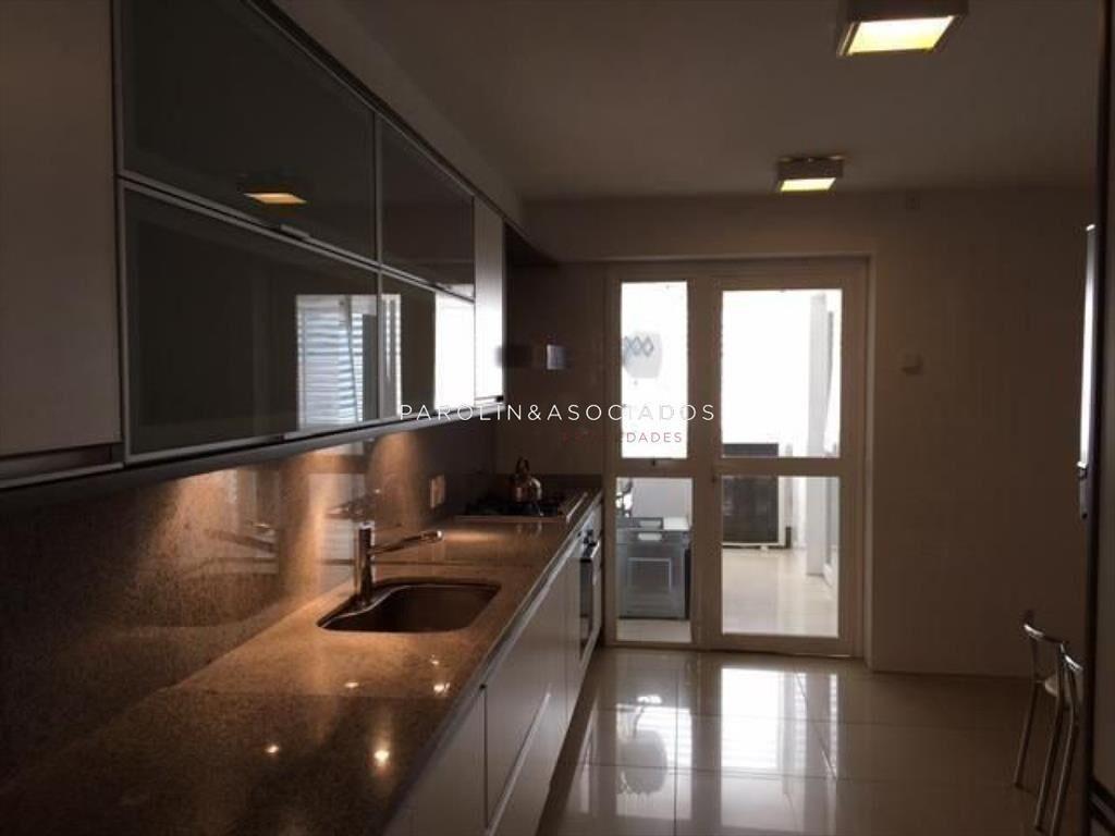Apartamento en venta de 3 dormitorios en torre