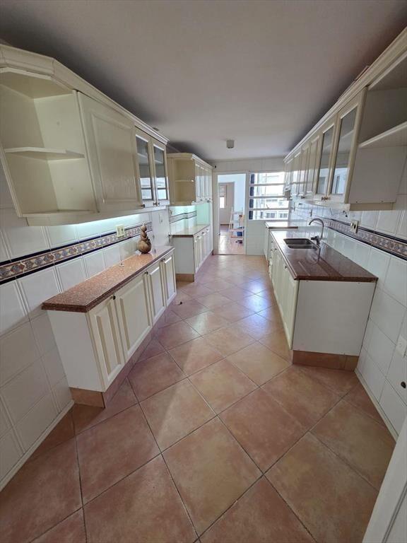 Plaza Gomensoro, vista al mar, piso alto, 155 m2, 3 dormito