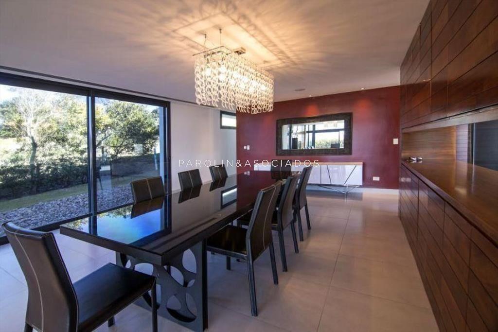 Casa de 4 dormitorios en venta en Manantiales,