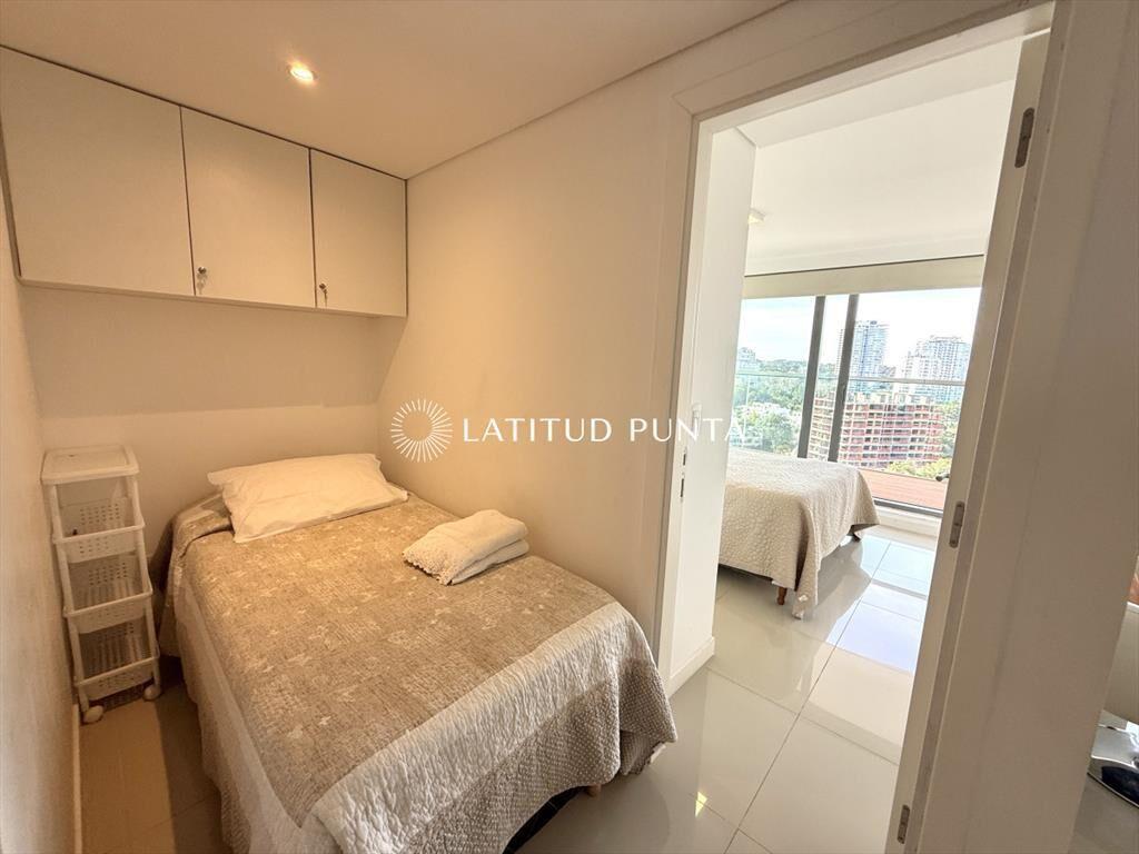 Brava, piso alto de 1 dormitorio y medio