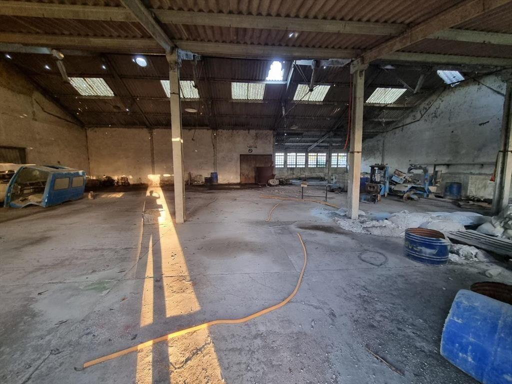 Proximo ruta 102 y Belloni, 1600 m2 con baños, vestuarios y