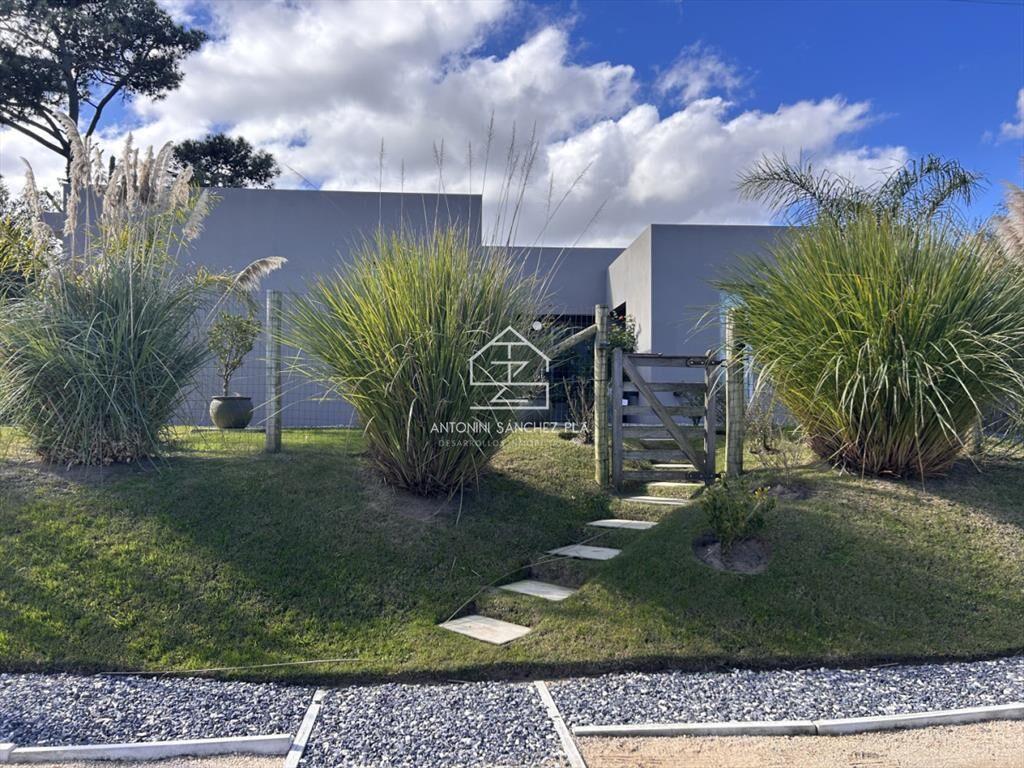 Venta casa en zona Chihuahua, Punta Ballena