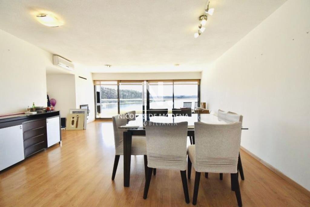 Venta de Apartamento de 3 dormitorios en Playa