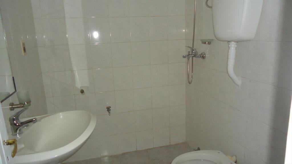 Apartamento, 1 dorm, interior, primer piso por escalera, pr