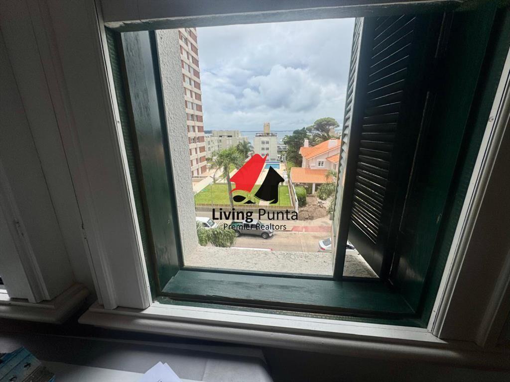 Apartamento de diseño en venta en un clásico de Punta del