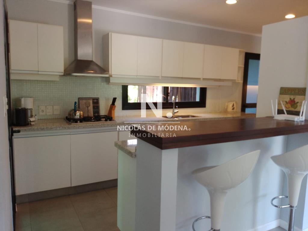 Casa en alquiler anual barrio privado en Parque