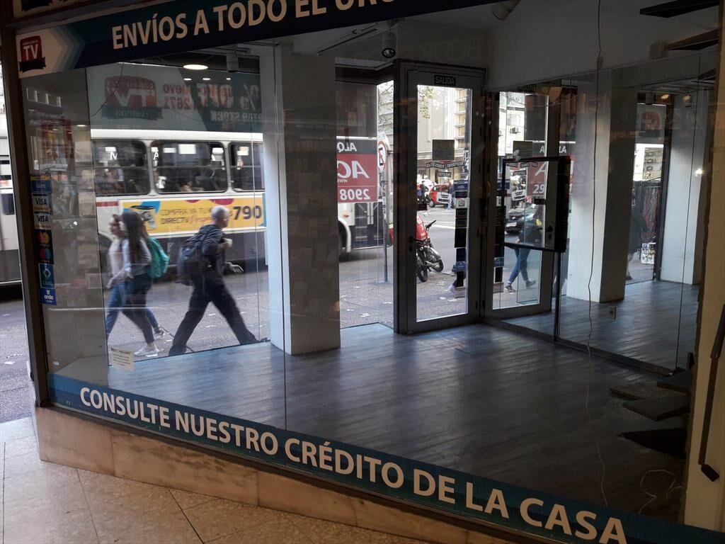Alquiler de Local comercial en Av. 18 de Julio con 61 Mts2 e