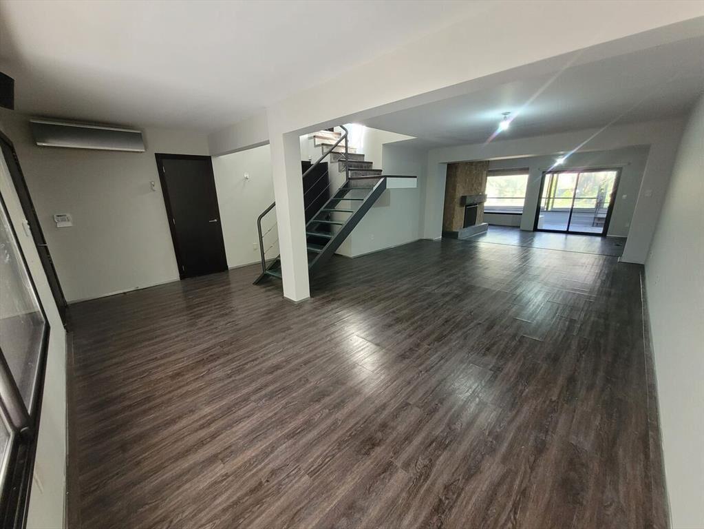 HERMOSA CASA FRENTE AL SHOPPING PUNTA CARRETAS