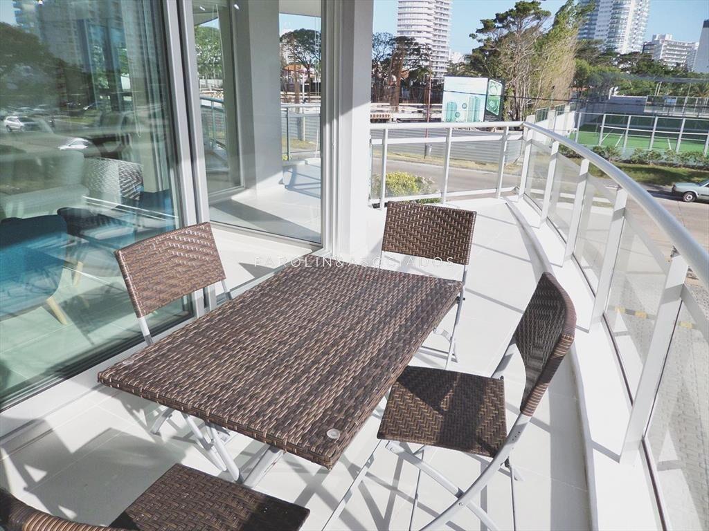 Apartamento de 2 dormitorios en venta en Sunrise