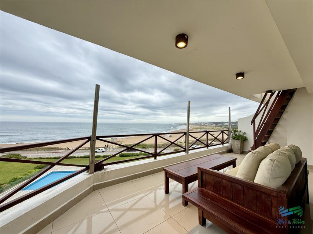 En venta apartamento 3 dormitorios en frente al