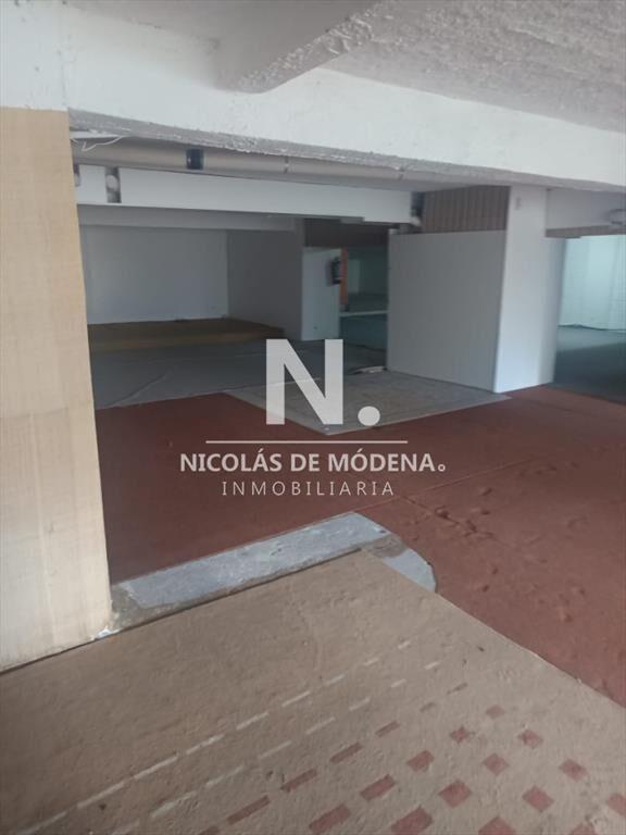 En venta local en Av Italia en Edificio