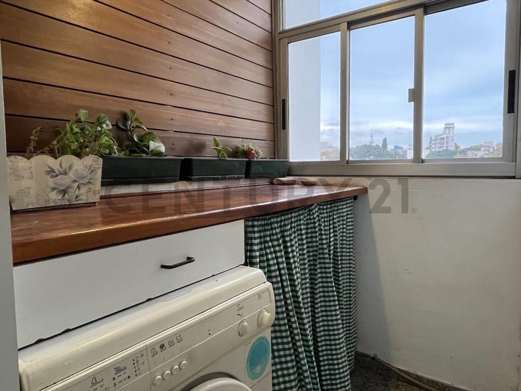 Venta de apartamento al frente Pocitos Nuevo,3 dorm, garage,