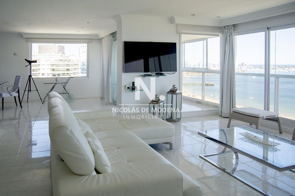 Hermoso Penthouse en venta, en primera linea.