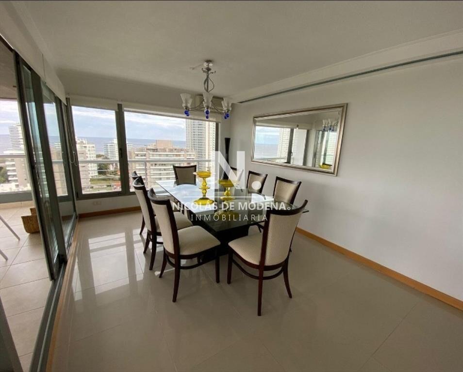 Vende en Playa Brava, Apartamento de 3 dormitorios, con vis