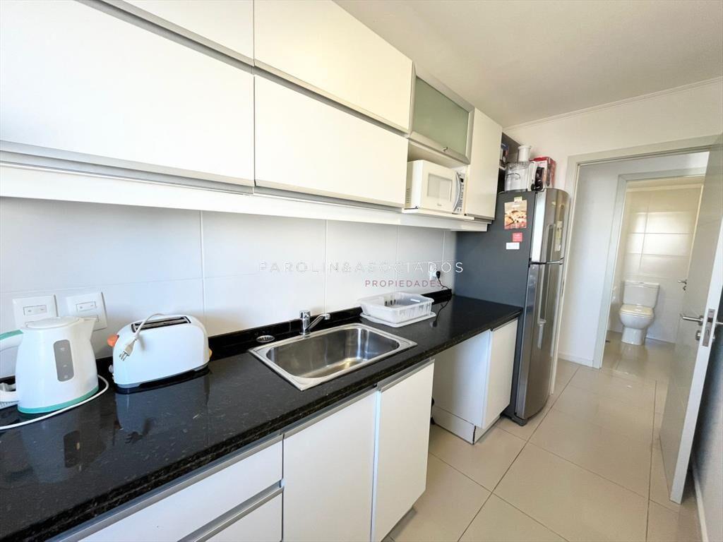 Apartamento de 3 dormitorios en venta en edificio