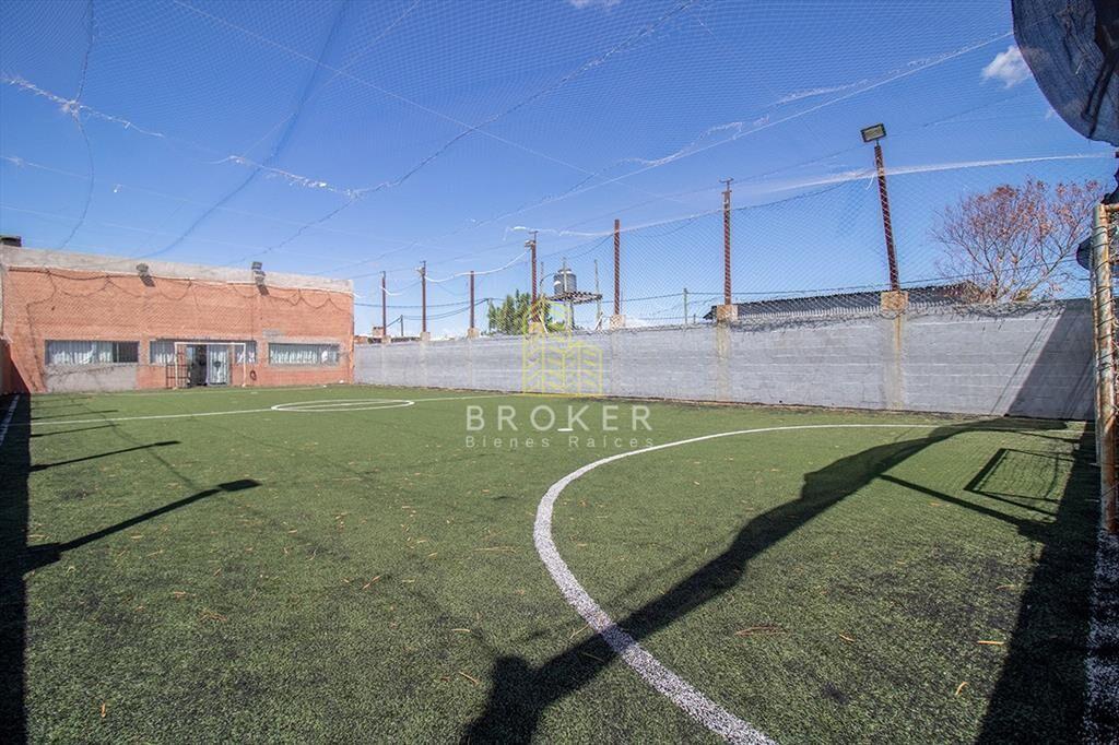 Venta de local comercial y cancha de futbol 5