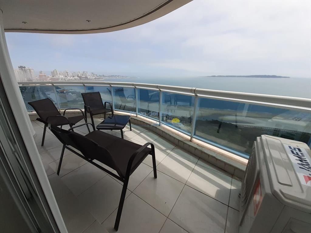 Apartamento en Venta de 3 Dormitorios en Punta ,