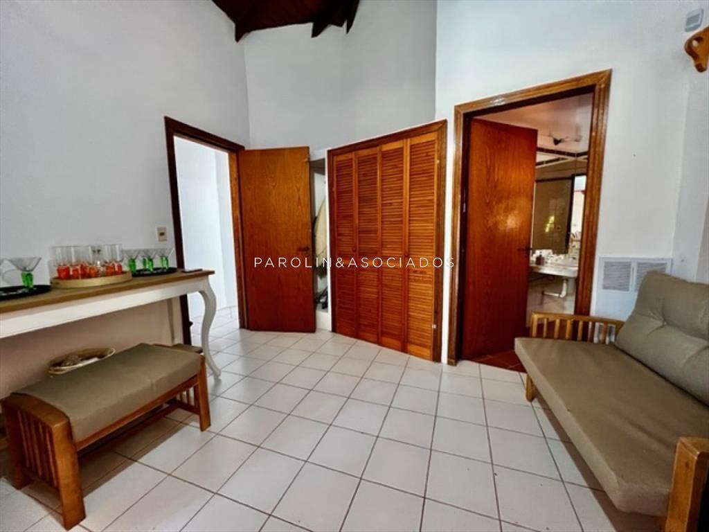 CASA EN VENTA 4 DORMITORIOS BEVERLY HILLS PUNTA