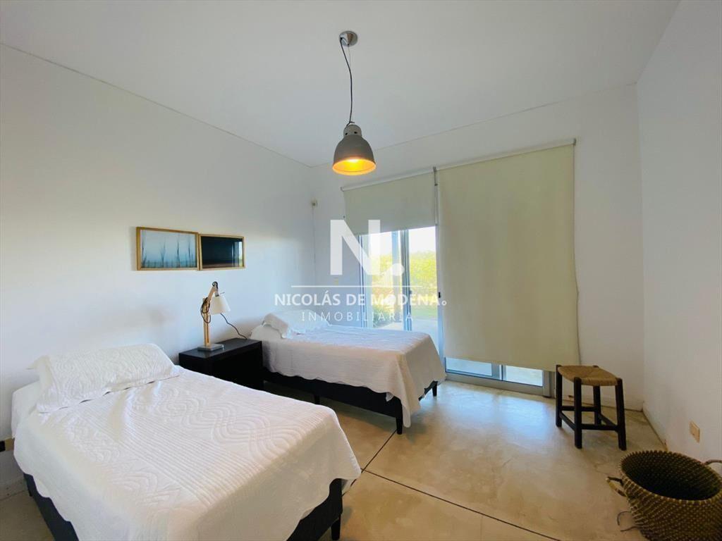 Casa en Venta 3 Suites y Dependencia en Barrio Privado Mana