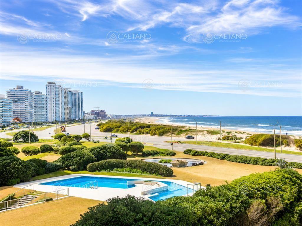 Vende apartamento de 2 dormitorios con vista al ,