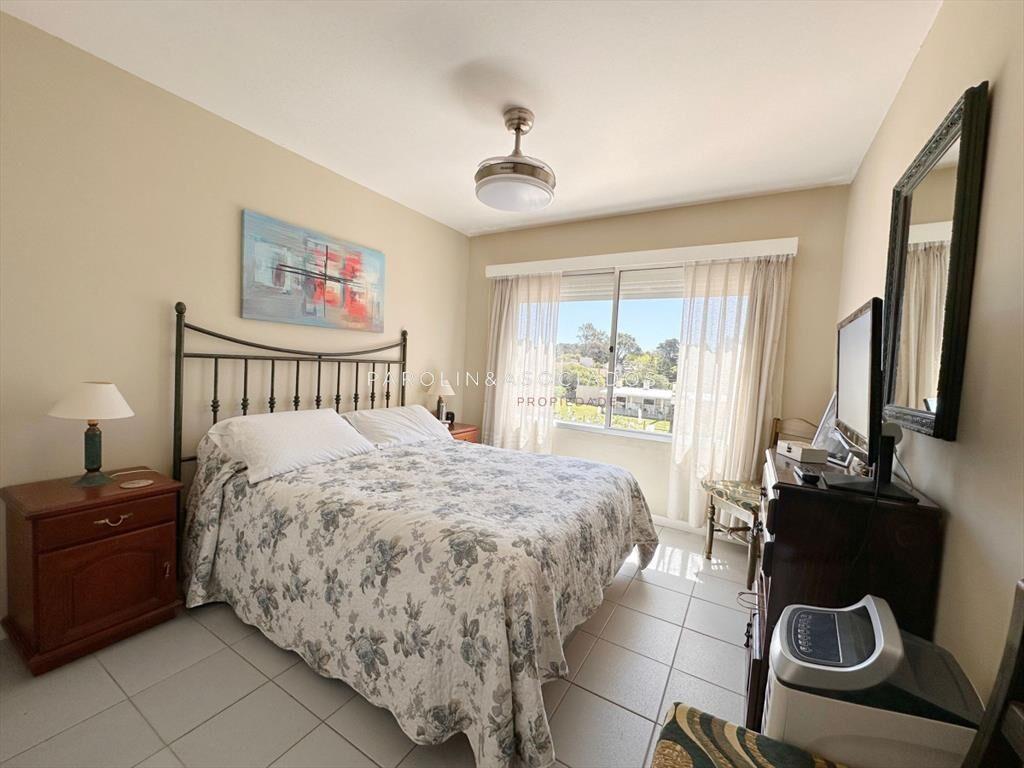 Departamento En Venta De 1 Dormitorio y Medio En Pinares Pu