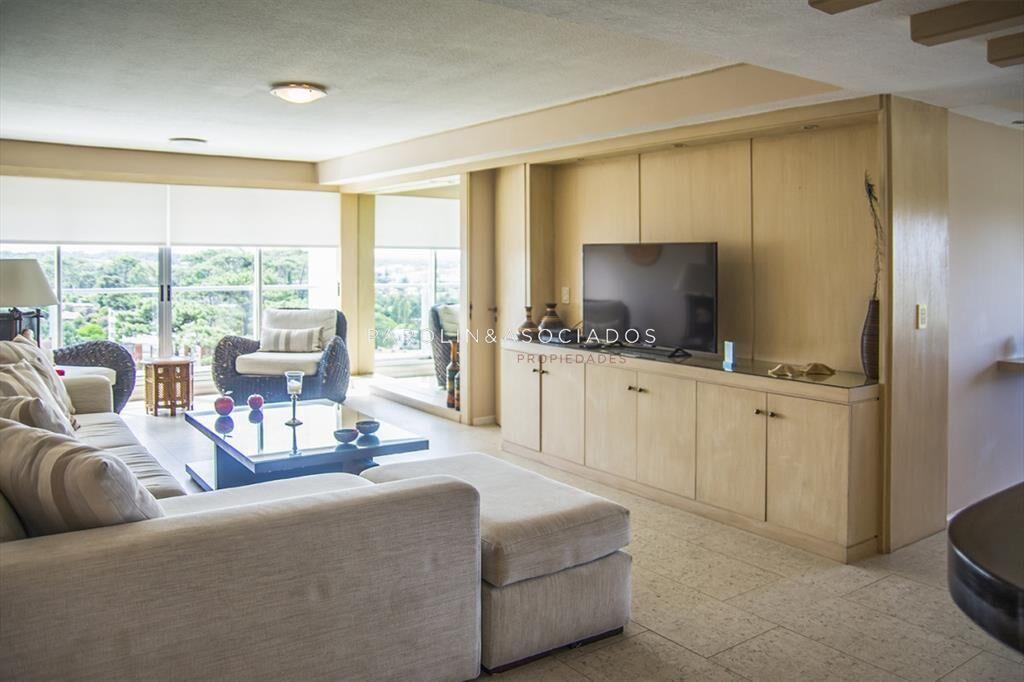 Apartamento en venta de 4 dormitorios con 2 en